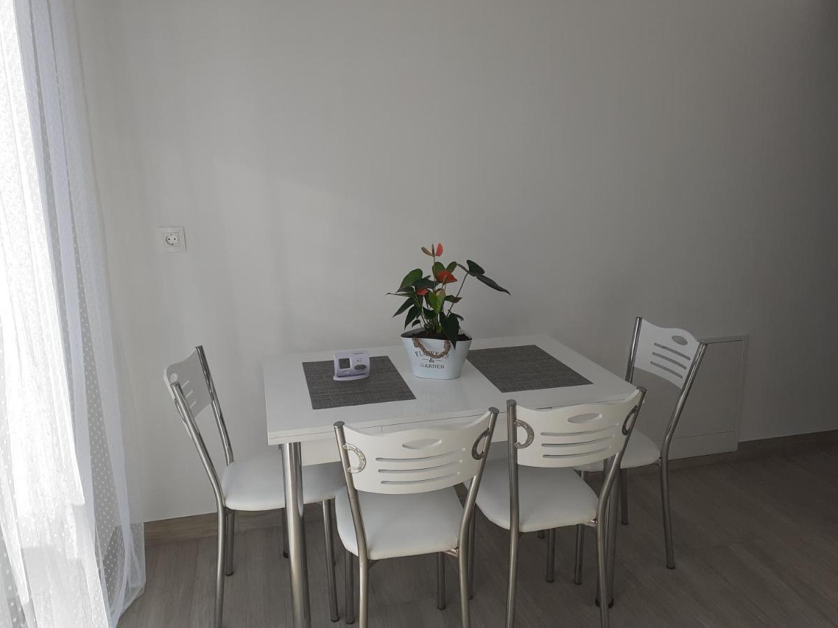 Sara Apartman Livezeni  Exterior foto